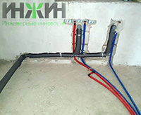 Монтаж выводов водопровода и канализации в санузле дома в КП "Павловы Озера"
