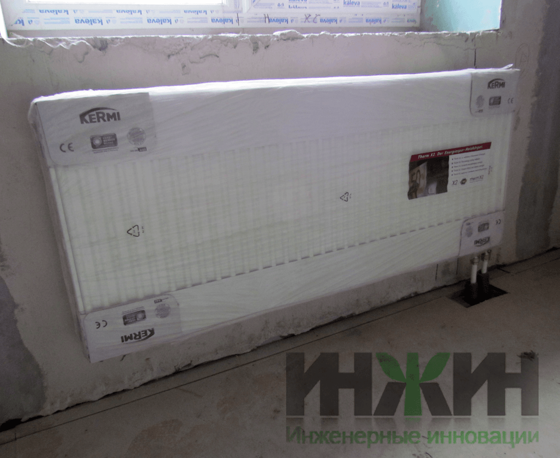Радиатор отопления Kermi, установка под окном 