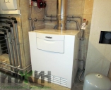 Напольный газовый котел Vaillant в котельной дома в ЖК