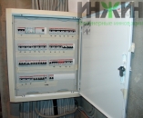 Распределительный электрощит в кирпичном доме